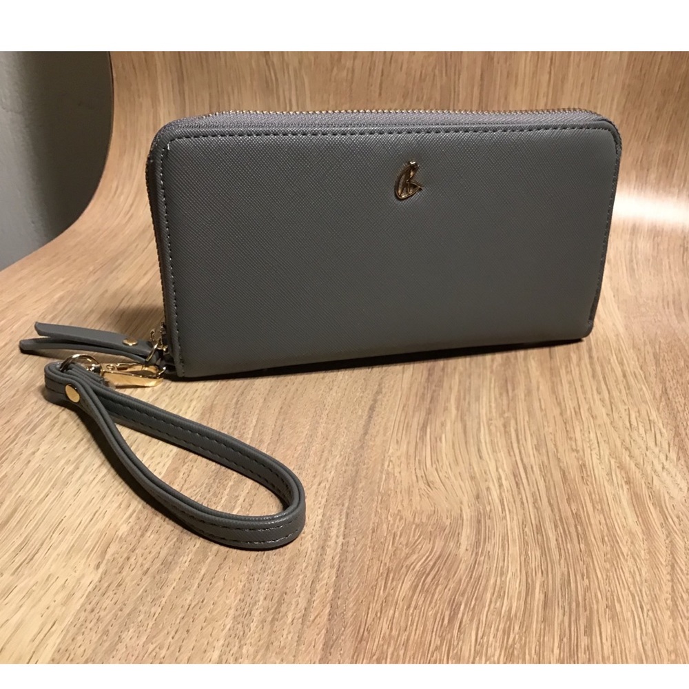Kate & Alex Cuffaro gray leather wallet/wristlet